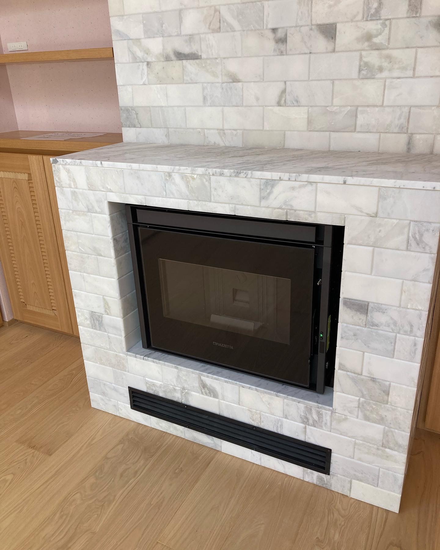 インサート型(壁埋め込み型)ペレットストーブが人気です