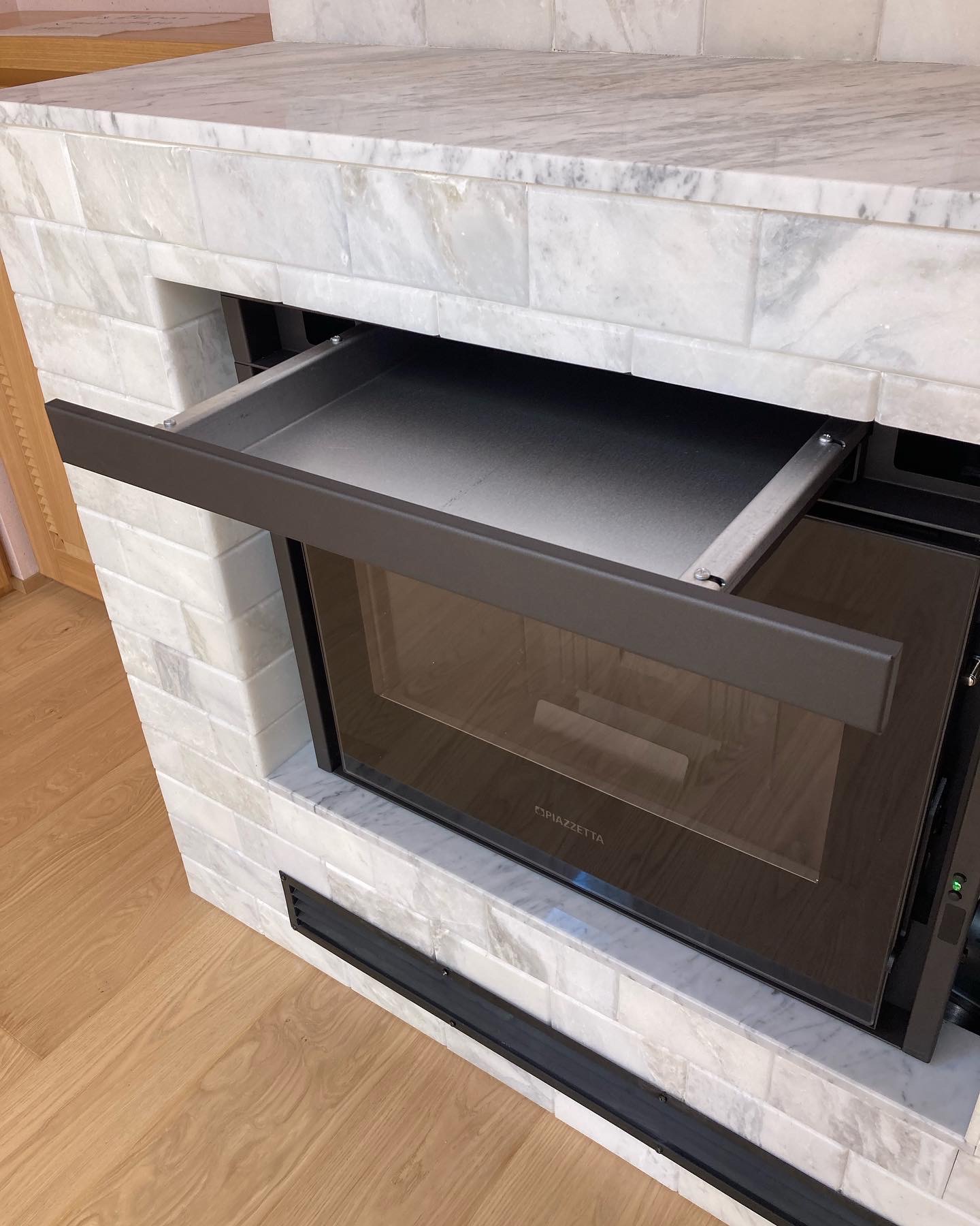 インサート型(壁埋め込み型)ペレットストーブが人気です